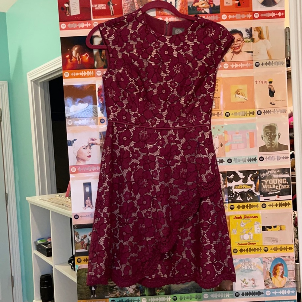 MAROON VINCE CAMUTO LACE DRESS